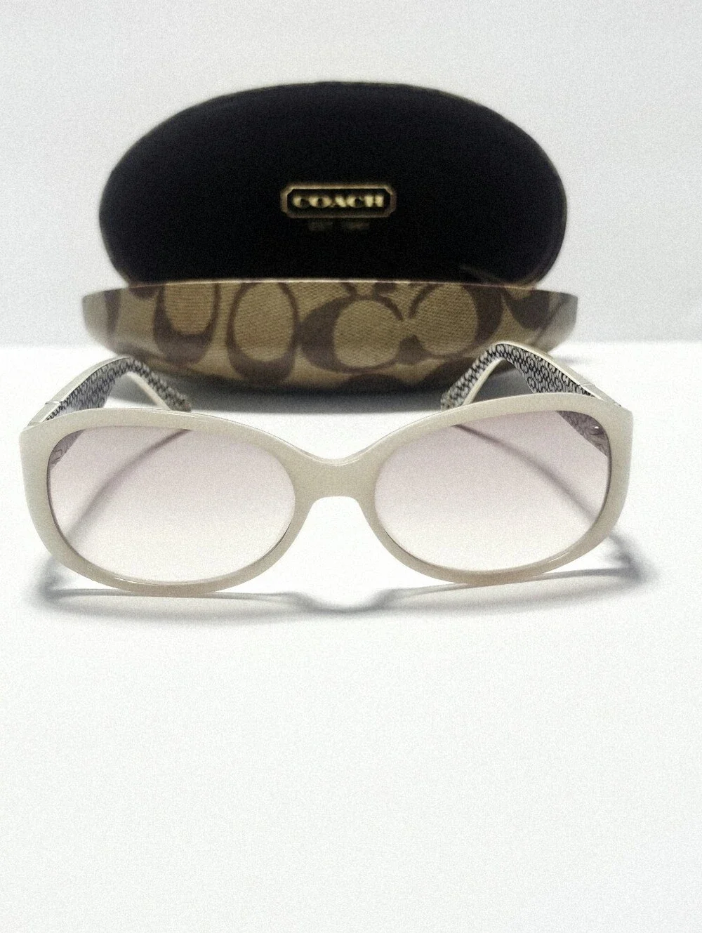 Coach HC8046 Ivory Signature Sunglasses with Case Women Authentic Used